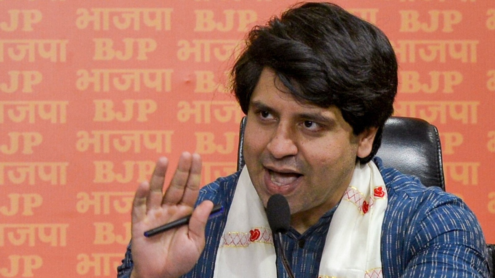 Shehzad Poonawalla Resignation